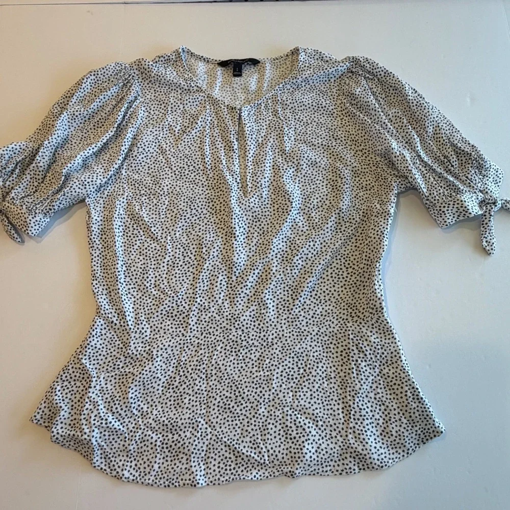 Banana Republic Polka Dot Puff Sleeve Blouse White Black Keyhole‎ Neck Small